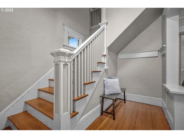 4426 N COMMERCIAL Ave, Portland, OR 97217