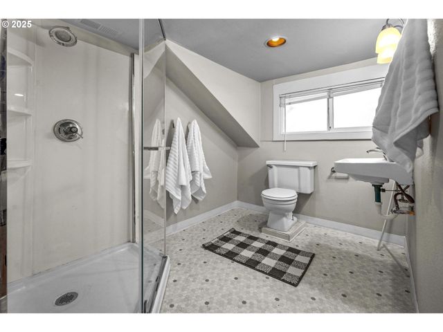 4426 N COMMERCIAL Ave, Portland, OR 97217