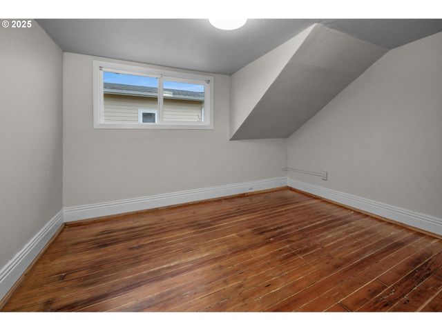 4426 N COMMERCIAL Ave, Portland, OR 97217