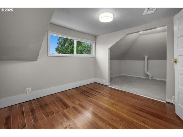 4426 N COMMERCIAL Ave, Portland, OR 97217