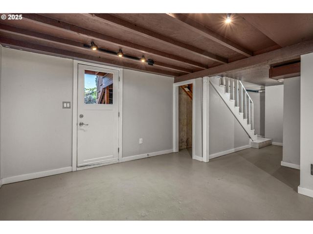 4426 N COMMERCIAL Ave, Portland, OR 97217