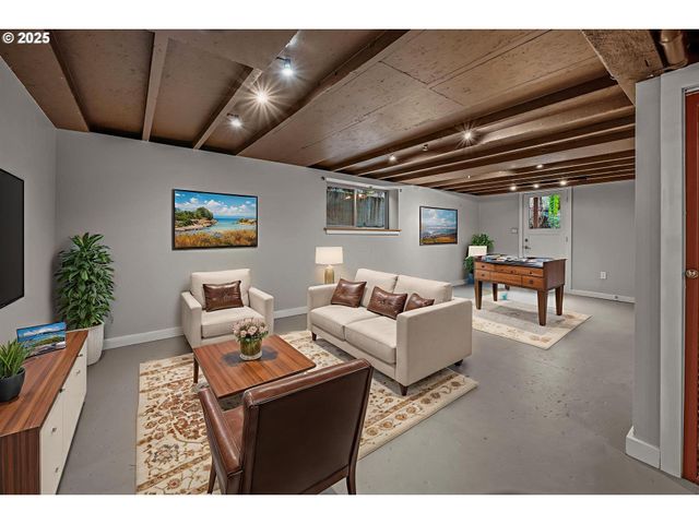 4426 N COMMERCIAL Ave, Portland, OR 97217