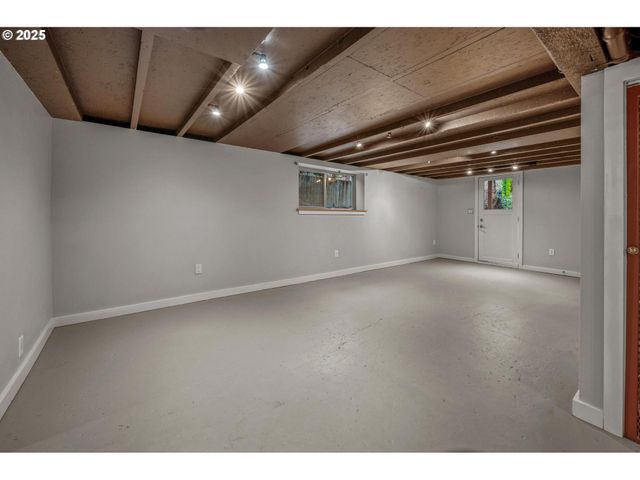 4426 N COMMERCIAL Ave, Portland, OR 97217