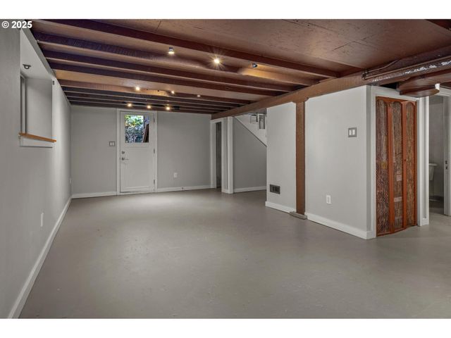 4426 N COMMERCIAL Ave, Portland, OR 97217