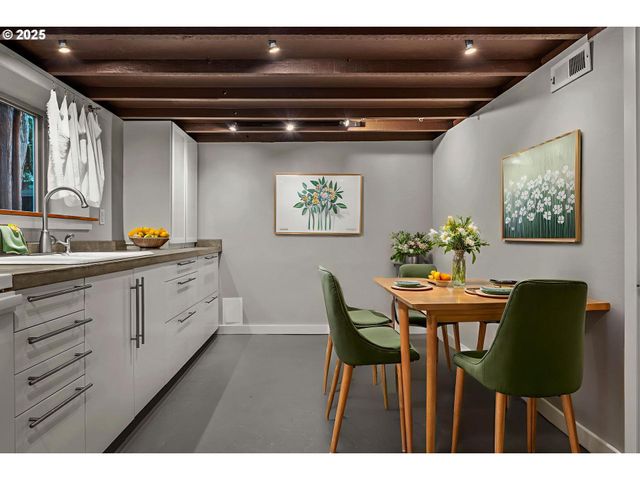 4426 N COMMERCIAL Ave, Portland, OR 97217