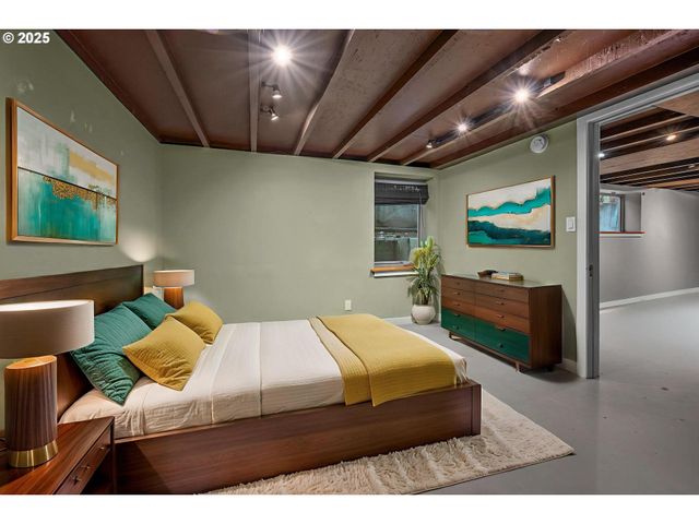 4426 N COMMERCIAL Ave, Portland, OR 97217