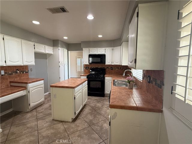 19530 Chinotto, Riverside, CA 92508