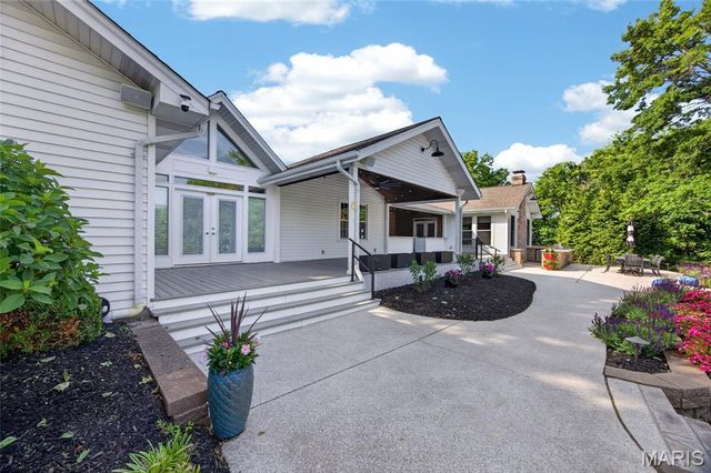 12775 W Watson Road, Sunset Hills, MO 63127