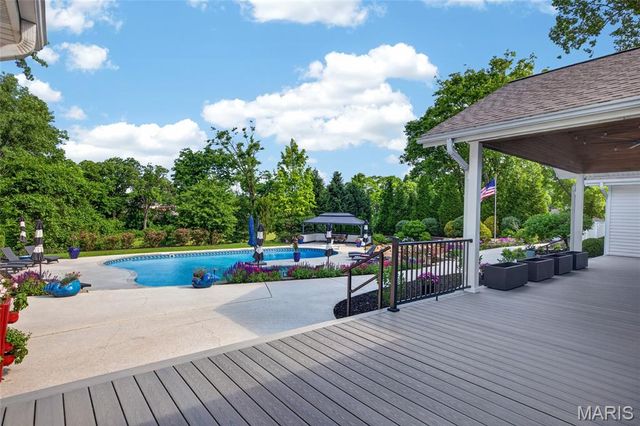 12775 W Watson Road, Sunset Hills, MO 63127