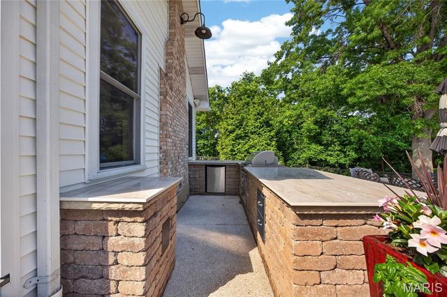 12775 W Watson Road, Sunset Hills, MO 63127