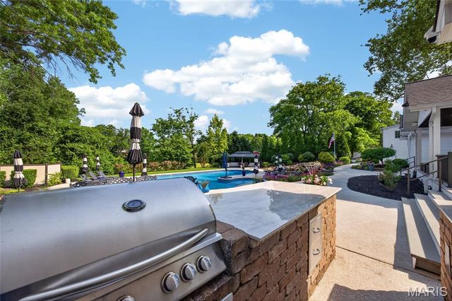 12775 W Watson Road, Sunset Hills, MO 63127