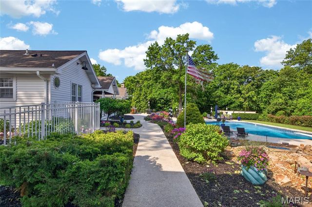 12775 W Watson Road, Sunset Hills, MO 63127