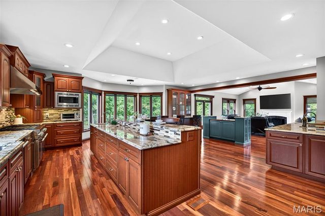 12775 W Watson Road, Sunset Hills, MO 63127