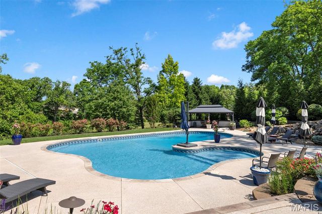 12775 W Watson Road, Sunset Hills, MO 63127