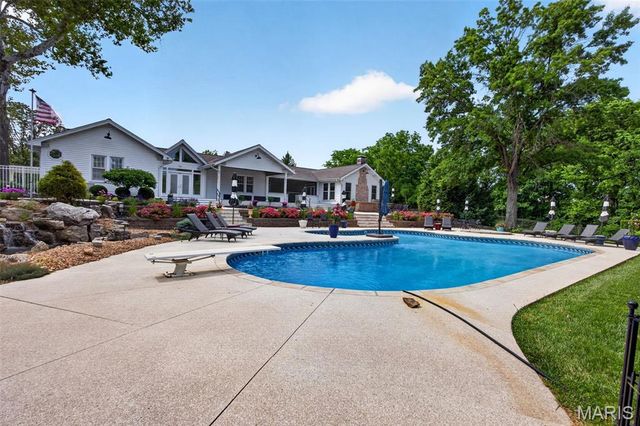 12775 W Watson Road, Sunset Hills, MO 63127