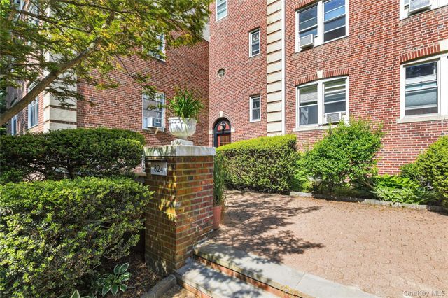 824 Palmer Road 2D, Bronxville, NY 10708