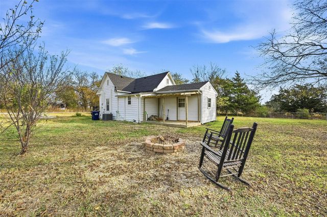507 E Maple Street, Whitewright, TX 75491