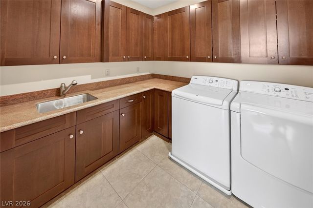 2033 Winter Wind Street, Las Vegas, NV 89134