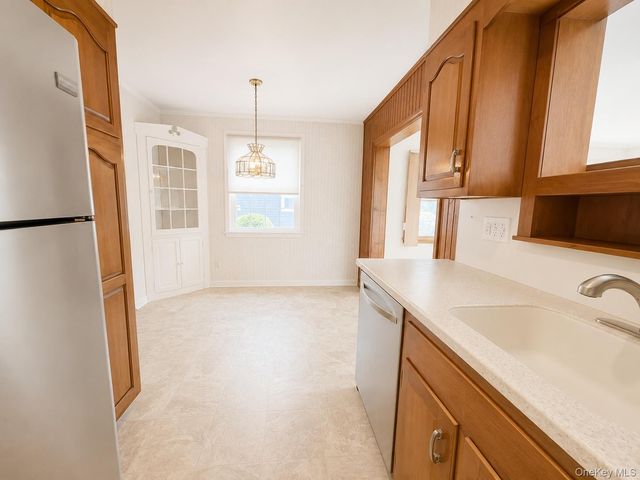 32 Hasbrouck Drive, Poughkeepsie, NY 12603