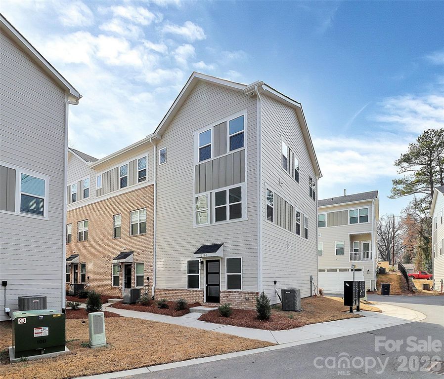 3820 Odom Way, Charlotte, NC 28208
