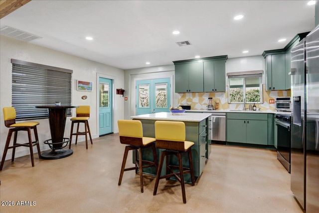 7010 N 11TH Place, Phoenix, AZ 85020