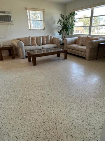 2890 Dolphin Circle, Palm Springs, FL 33406