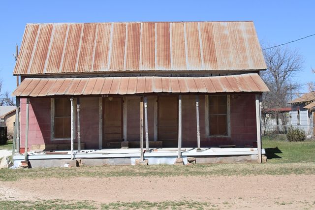 602 Sealy Street, Ballinger, TX 76821