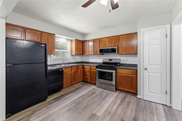 7408 E 127th Place, Grandview, MO 64030