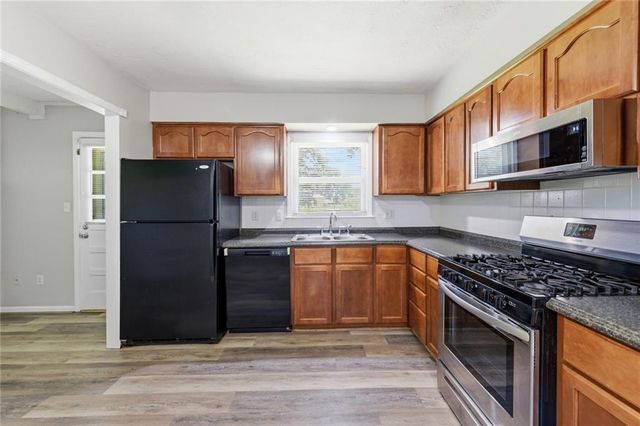 7408 E 127th Place, Grandview, MO 64030