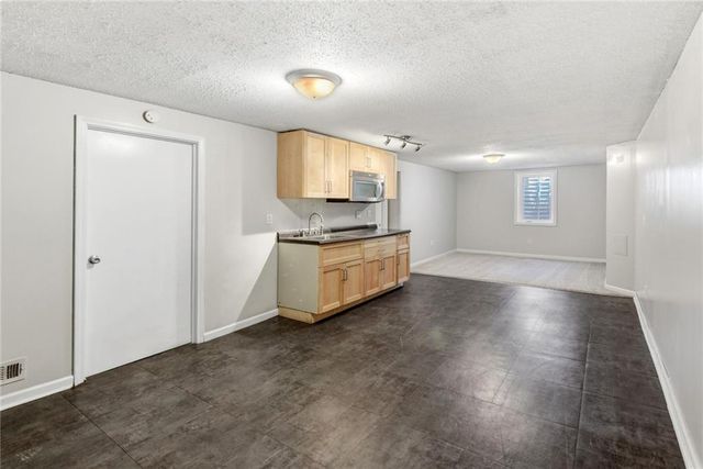 7408 E 127th Place, Grandview, MO 64030