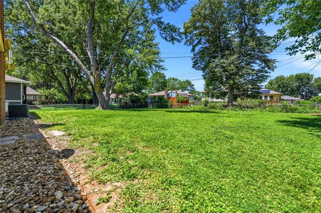 7408 E 127th Place, Grandview, MO 64030