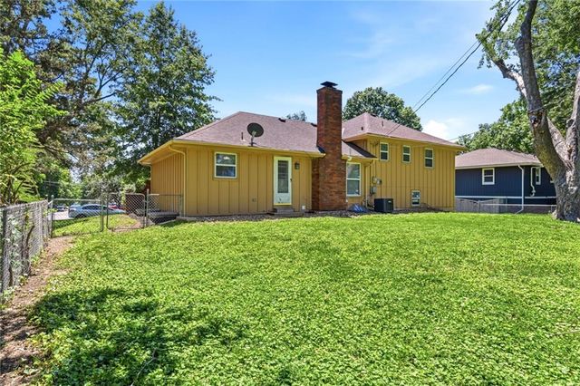 7408 E 127th Place, Grandview, MO 64030