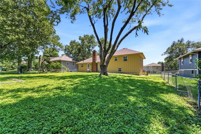 7408 E 127th Place, Grandview, MO 64030
