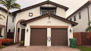 10229 NW 87th Ter, Doral, FL 33178