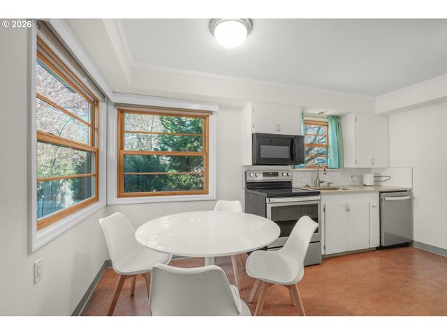 3286 Ne HOLMAN St, Portland, OR 97211