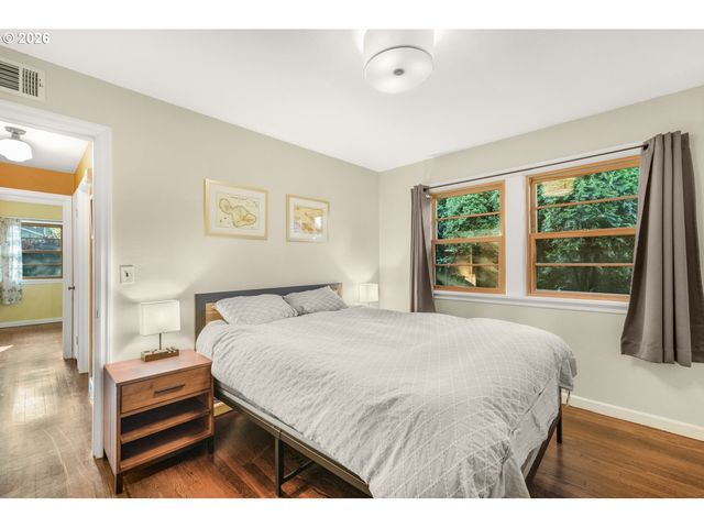 3286 Ne HOLMAN St, Portland, OR 97211