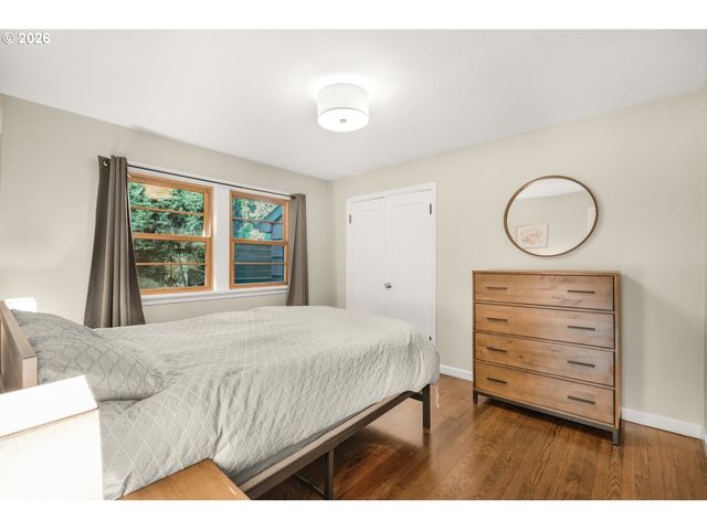 3286 Ne HOLMAN St, Portland, OR 97211