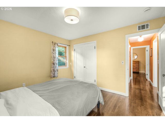 3286 Ne HOLMAN St, Portland, OR 97211