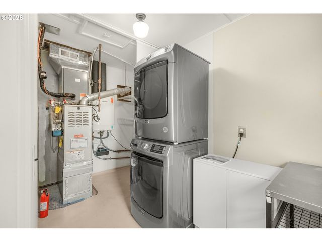 3286 Ne HOLMAN St, Portland, OR 97211