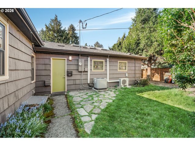 3286 Ne HOLMAN St, Portland, OR 97211