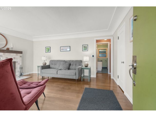 3286 Ne HOLMAN St, Portland, OR 97211