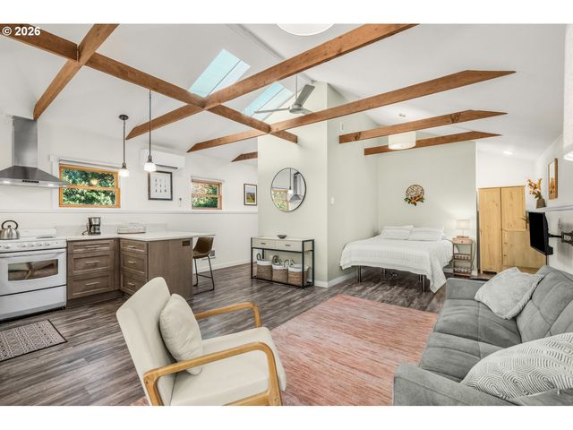 3286 Ne HOLMAN St, Portland, OR 97211