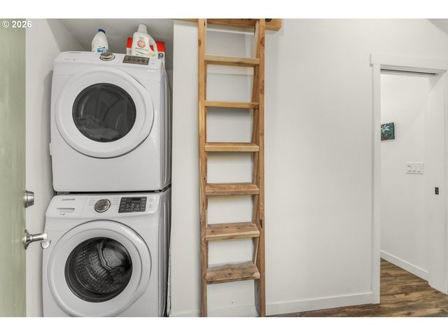 3286 Ne HOLMAN St, Portland, OR 97211