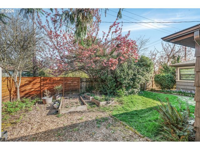 3286 Ne HOLMAN St, Portland, OR 97211