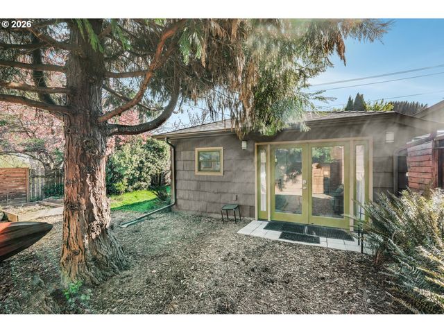 3286 Ne HOLMAN St, Portland, OR 97211