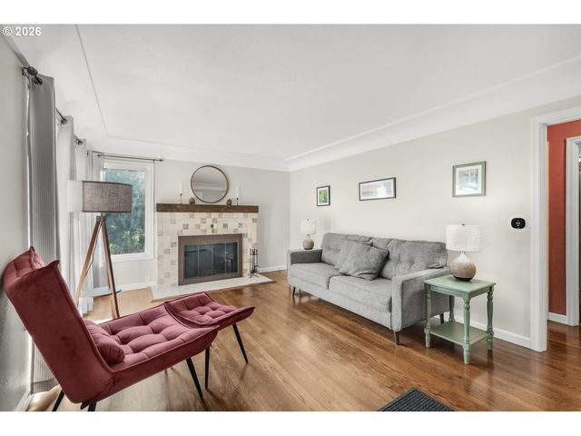 3286 Ne HOLMAN St, Portland, OR 97211