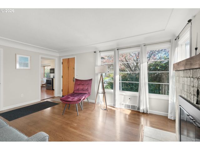 3286 Ne HOLMAN St, Portland, OR 97211