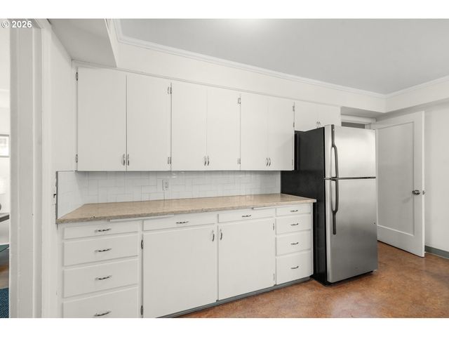 3286 Ne HOLMAN St, Portland, OR 97211