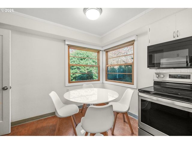 3286 Ne HOLMAN St, Portland, OR 97211