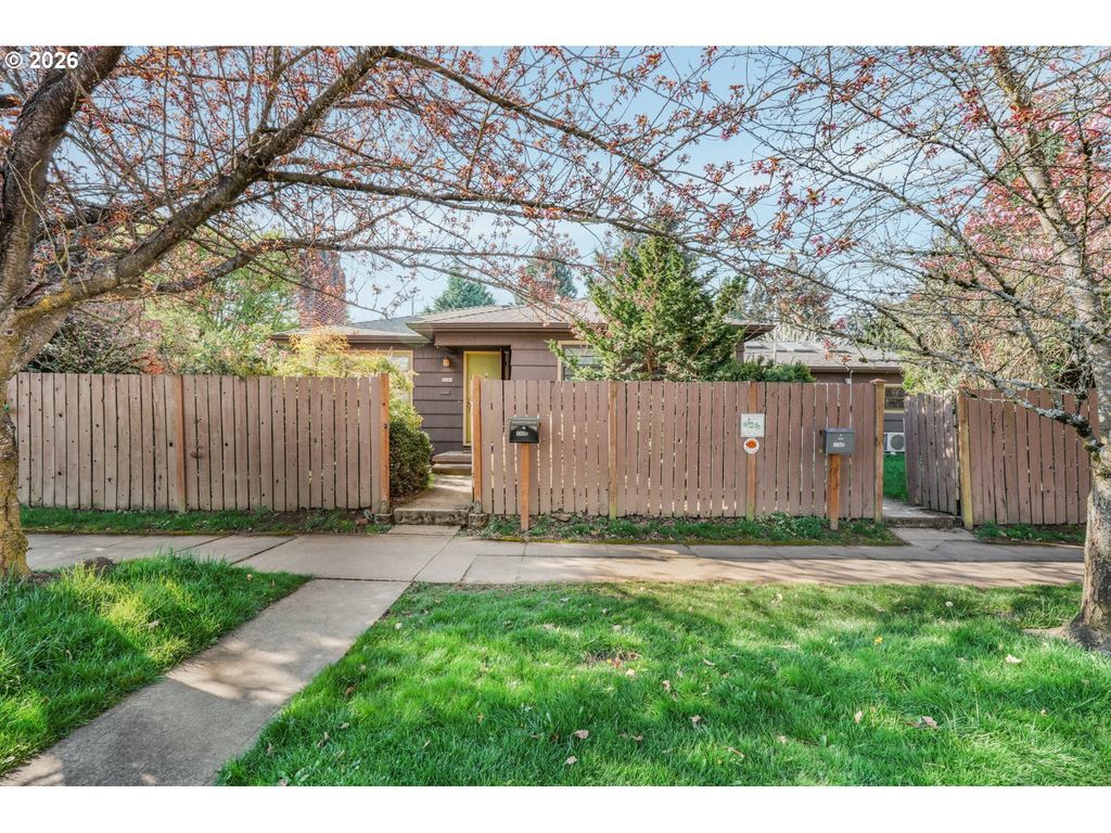 3286 Ne HOLMAN St, Portland, OR 97211